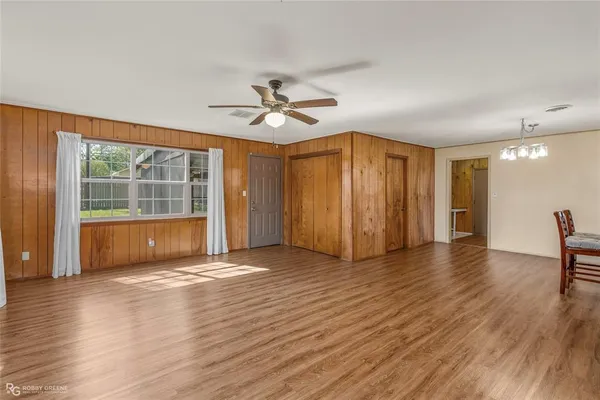 $170,000 | 104 3rd Street Northwest, Springhill, LA 71075