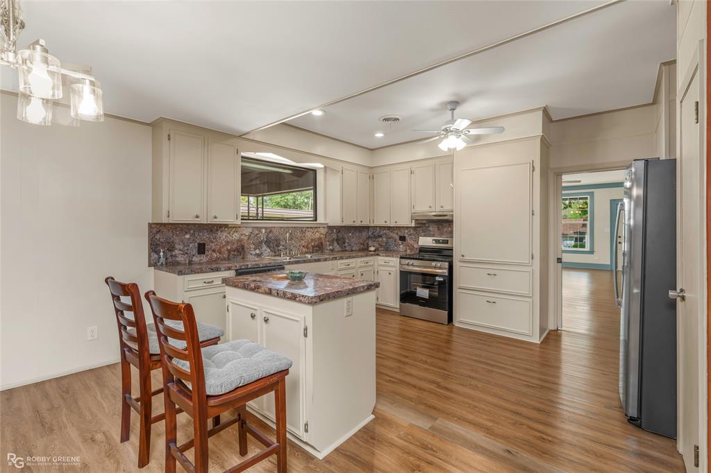 104 3rd Street Northwest Springhill, LA 71075 - Photo 9 of 28