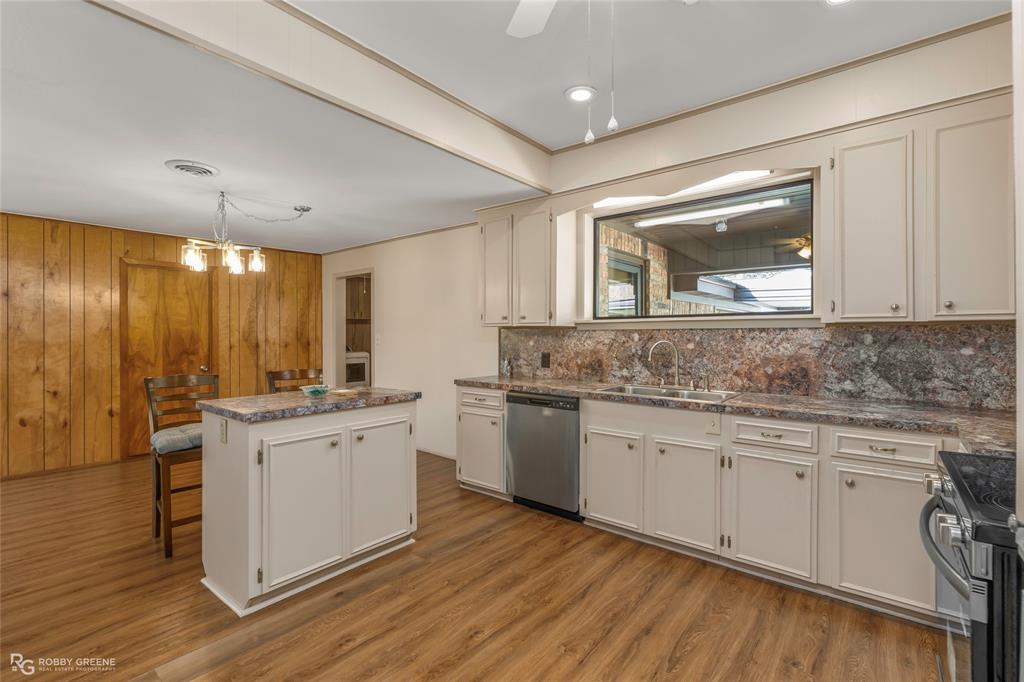 104 3rd Street Northwest Springhill, LA 71075 - Photo 10 of 28