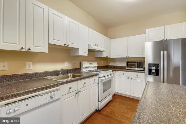 $2,300 | 3851 Aristotle Court, Unit 1103, Fairfax, VA 22030