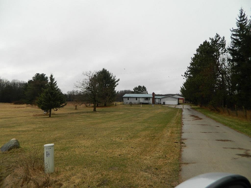 5735 Parker Road Gladwin, MI 48624 - Photo 4 of 21
