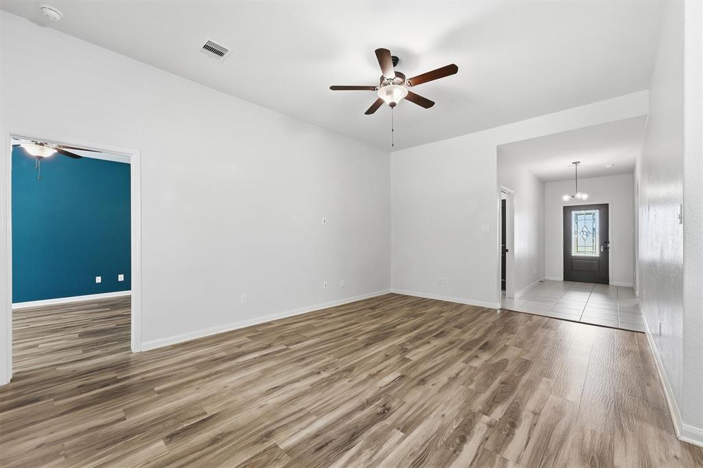7707 Boulder Sunstone Lane Conroe, TX 77304 - Photo 5 of 26
