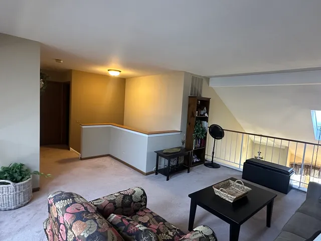 $315,000 | 1478 West Sapphire Drive, Hoffman Estates, IL 60192