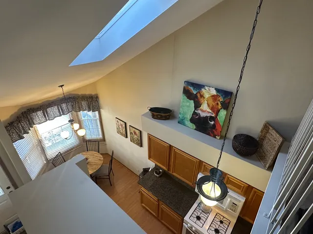 $315,000 | 1478 West Sapphire Drive, Hoffman Estates, IL 60192