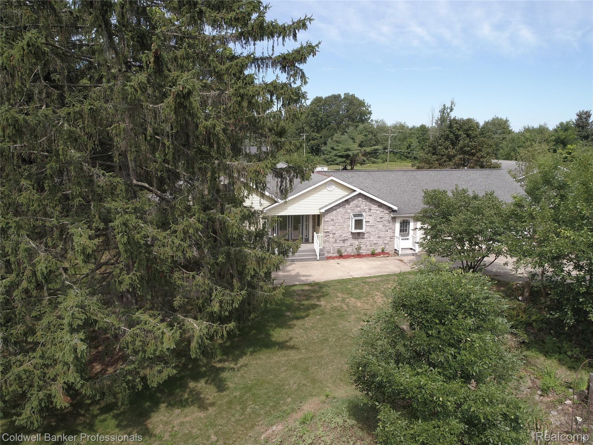 1845 Peppermill Road Lapeer, MI 48446 - Photo 20 of 61 DJI_0406.JPG
