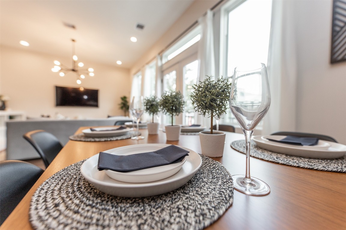 605 Middle Street Houston, TX 77003 - Photo 11 of 33 a living room with furniture and a wooden floor