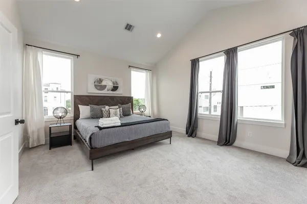 $2,550 | 605 Middle Street, Houston, TX 77003