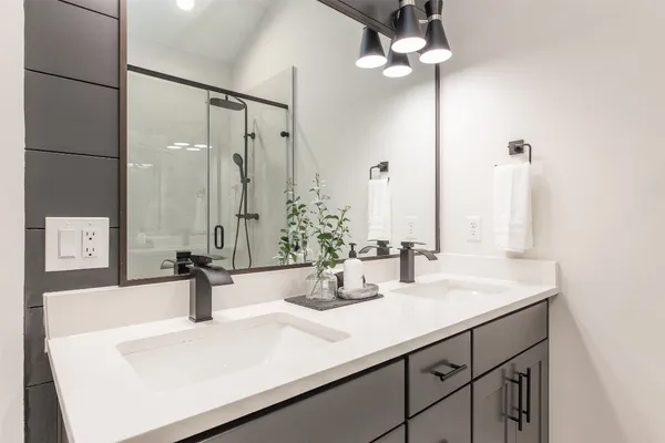 $2,550 | 605 Middle Street, Houston, TX 77003