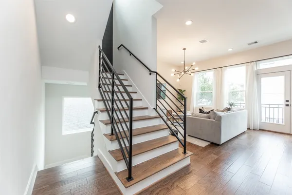 $2,550 | 605 Middle Street, Houston, TX 77003