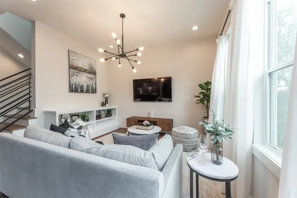 $2,550 | 605 Middle Street, Houston, TX 77003