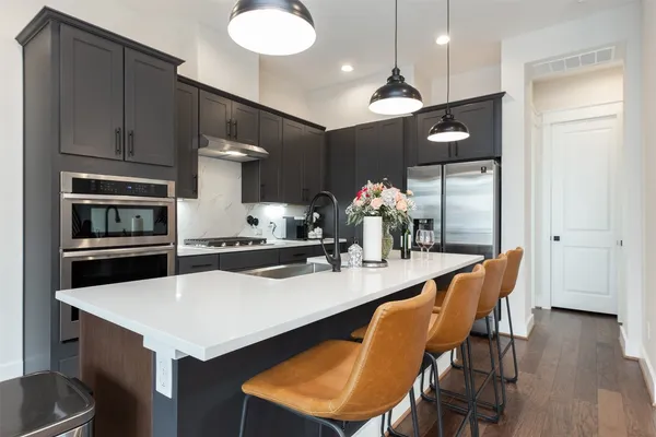 $2,550 | 605 Middle Street, Houston, TX 77003