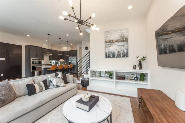 $2,550 | 605 Middle Street, Houston, TX 77003