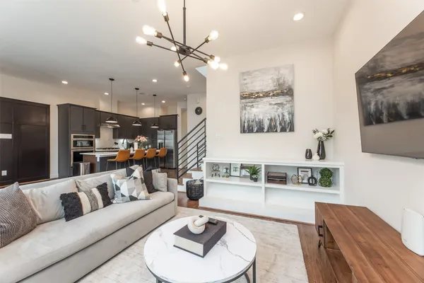 $2,550 | 605 Middle Street, Houston, TX 77003