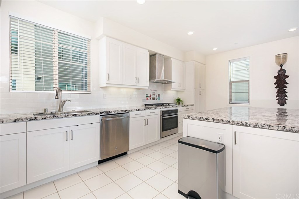 256 Harringay Irvine, CA 92618 - Photo 11 of 62