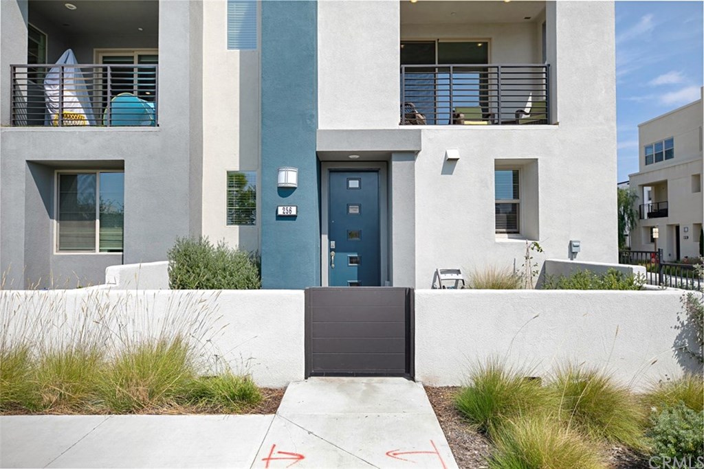 256 Harringay Irvine, CA 92618 - Photo 3 of 62