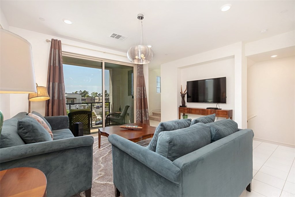 256 Harringay Irvine, CA 92618 - Photo 6 of 62