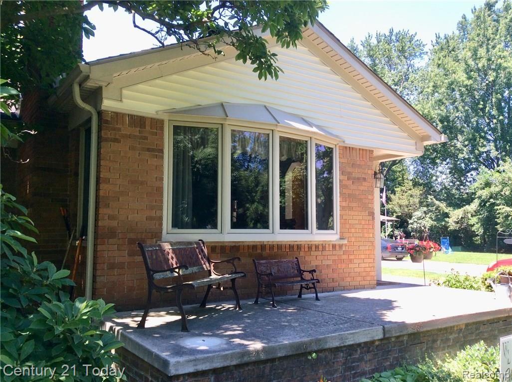 10381 Wayne Road Livonia, MI 48150 - Photo 2 of 54 IMG_5413.jpg