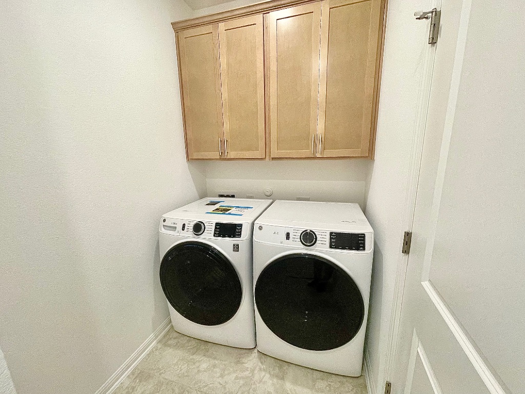 1018 Vanderscile Road Hutto, TX 78634 - Photo 16 of 27 a utility room with dryer and washer
