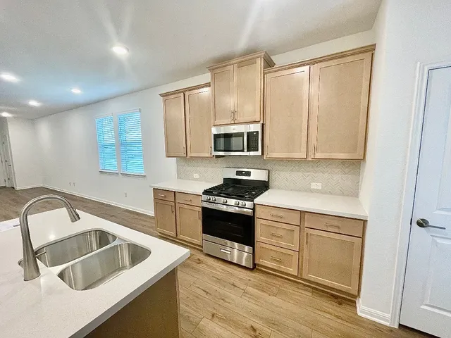 $1,895 | 1018 Vanderscile Road, Hutto, TX 78634