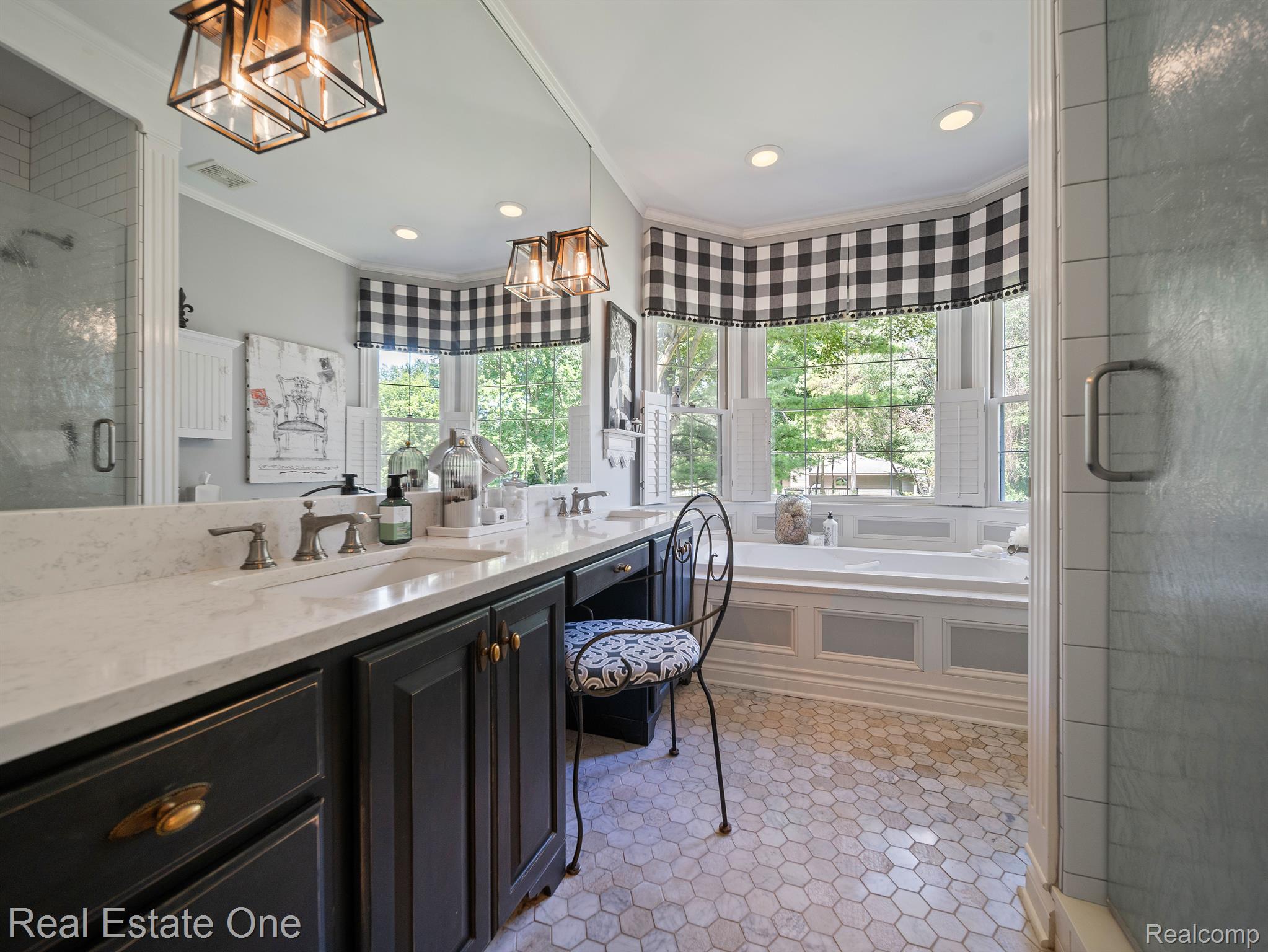 11622 Ridge Road South Lyon, MI 48178 - Photo 19 of 36 Primary Bathroom