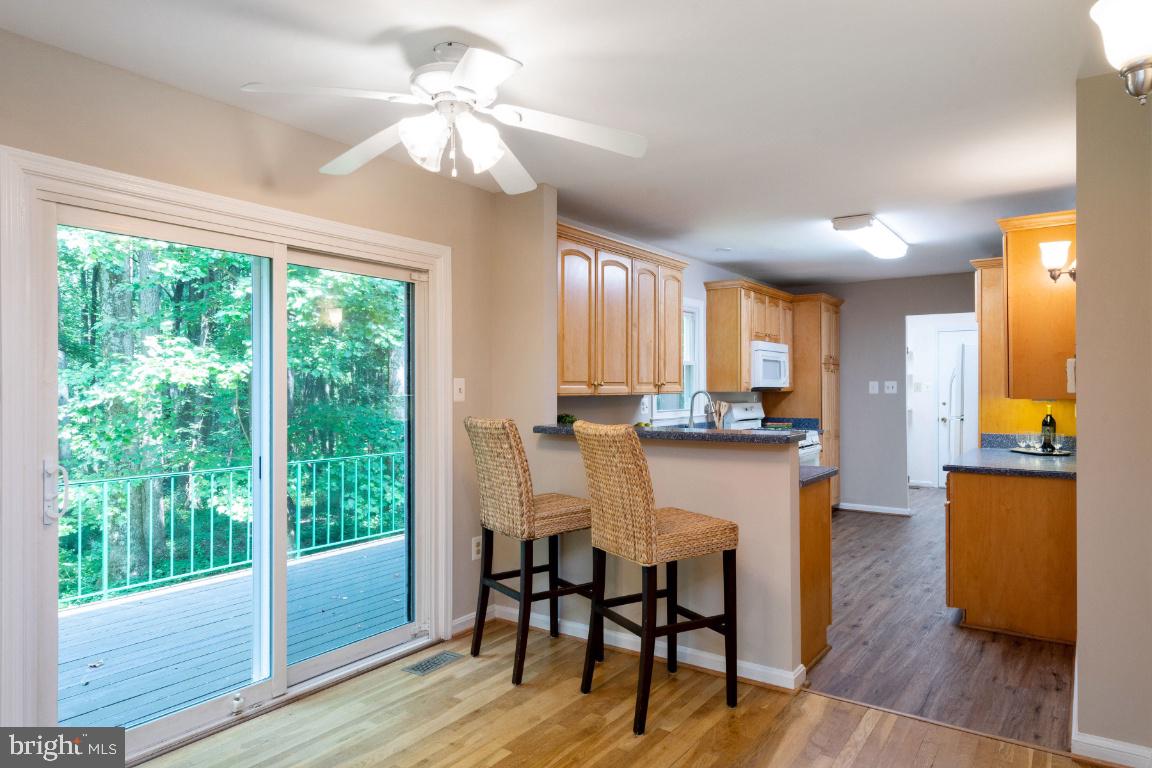 11526 Vale Road Oakton, VA 22124 - Photo 12 of 39 Breakfast Bar