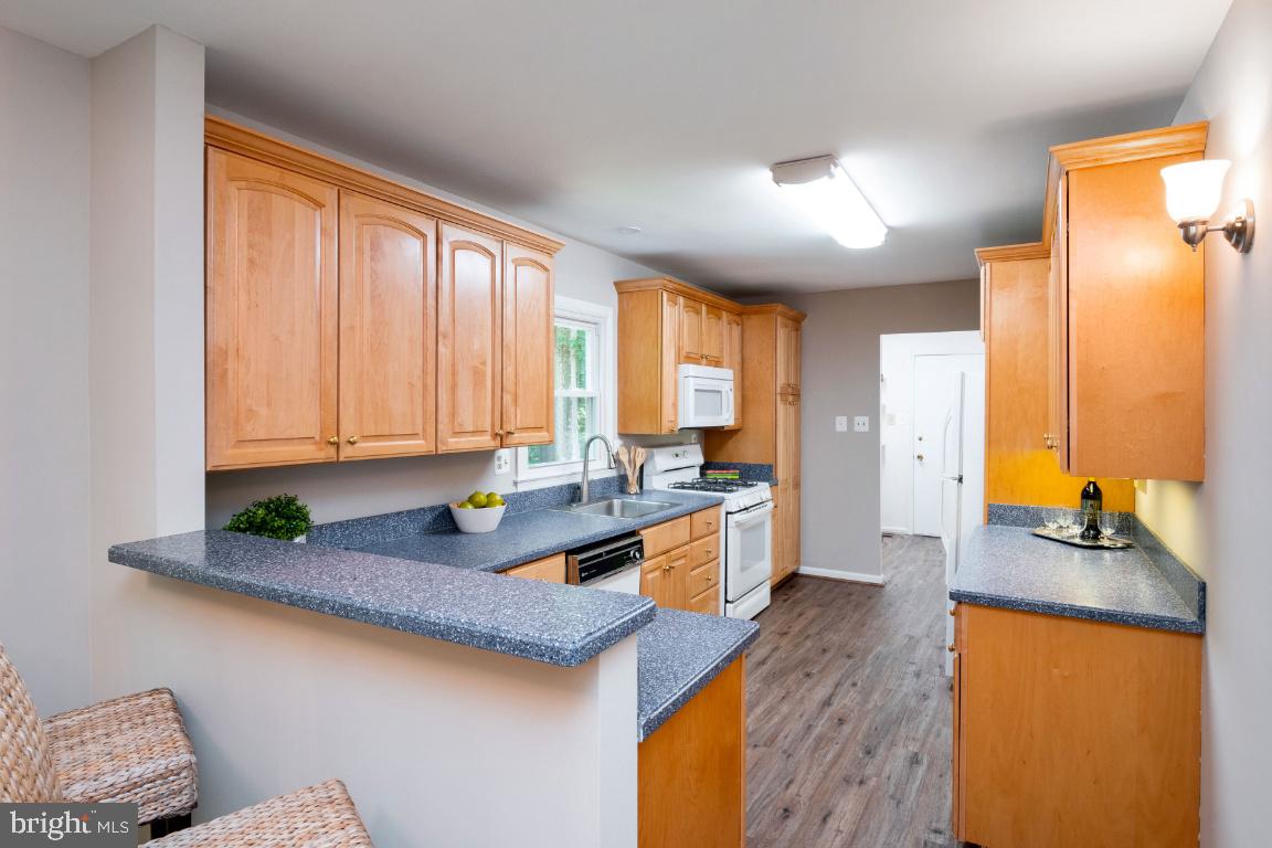 11526 Vale Road Oakton, VA 22124 - Photo 14 of 39 Kitchen