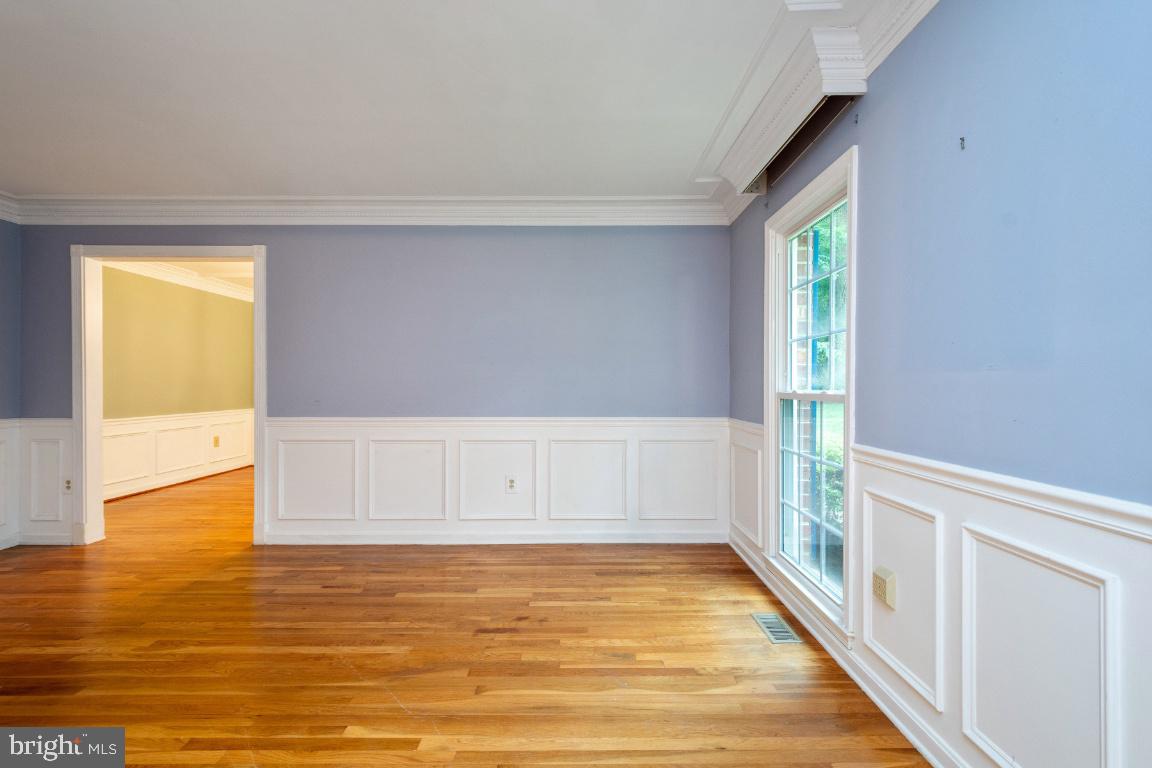 11526 Vale Road Oakton, VA 22124 - Photo 4 of 39 Living Room