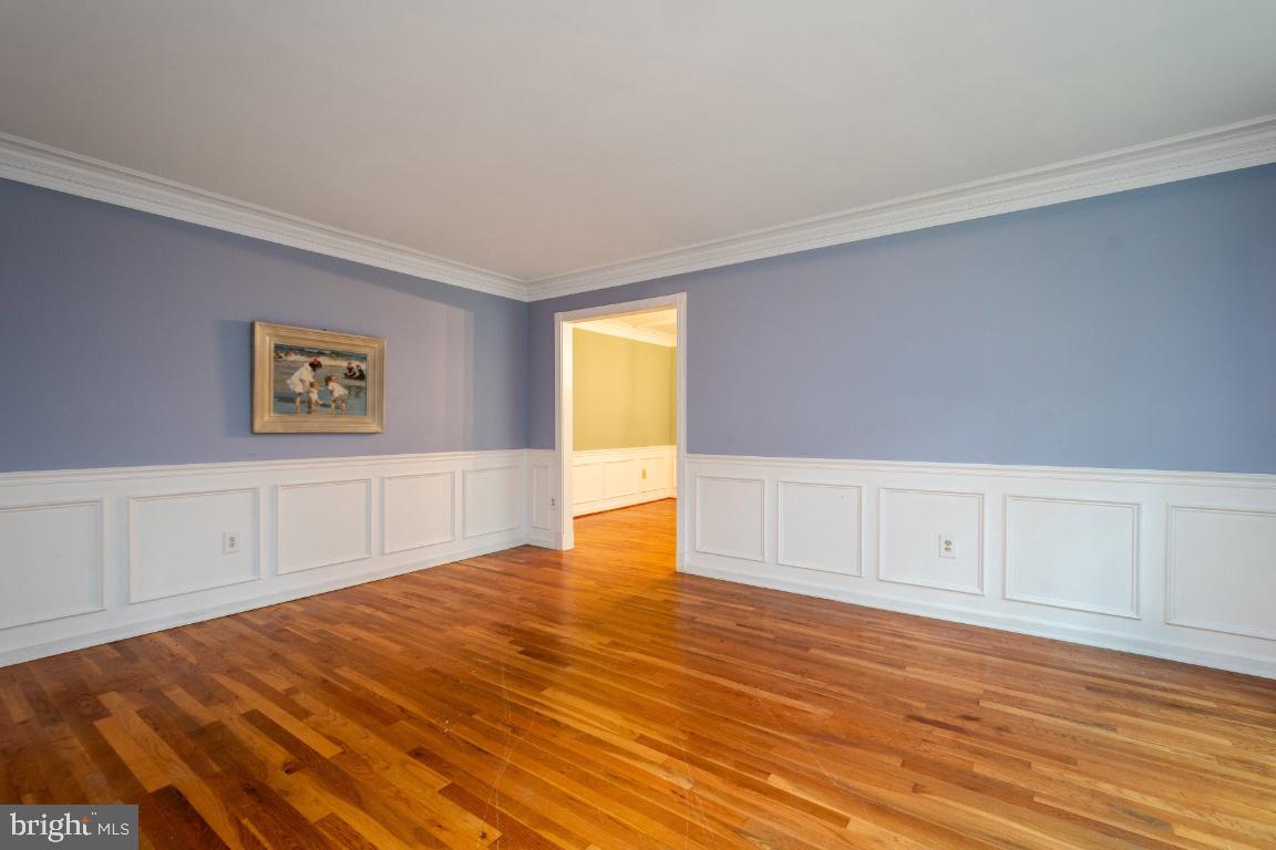 11526 Vale Road Oakton, VA 22124 - Photo 5 of 39 Living Room
