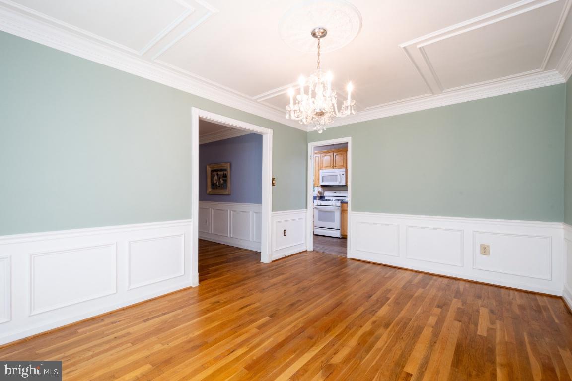 11526 Vale Road Oakton, VA 22124 - Photo 8 of 39 Dining Room