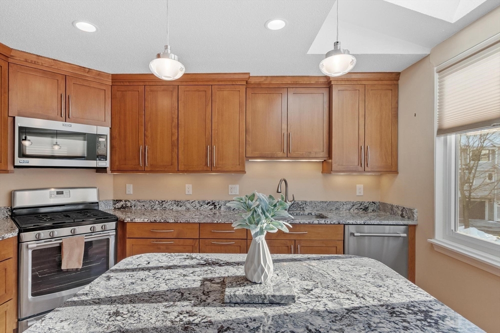 255 North Road, Unit 18 Chelmsford, MA 01824 - Photo 9 of 40