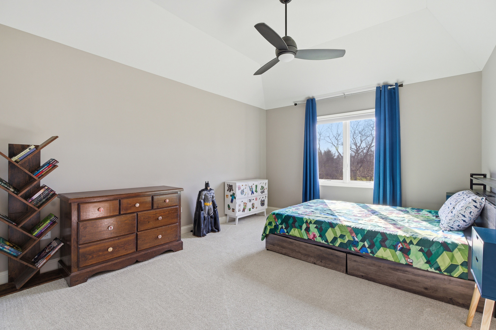 28 Pinnacle Court Naperville, IL 60565 - Photo 22 of 40 a bedroom with a bed and a window