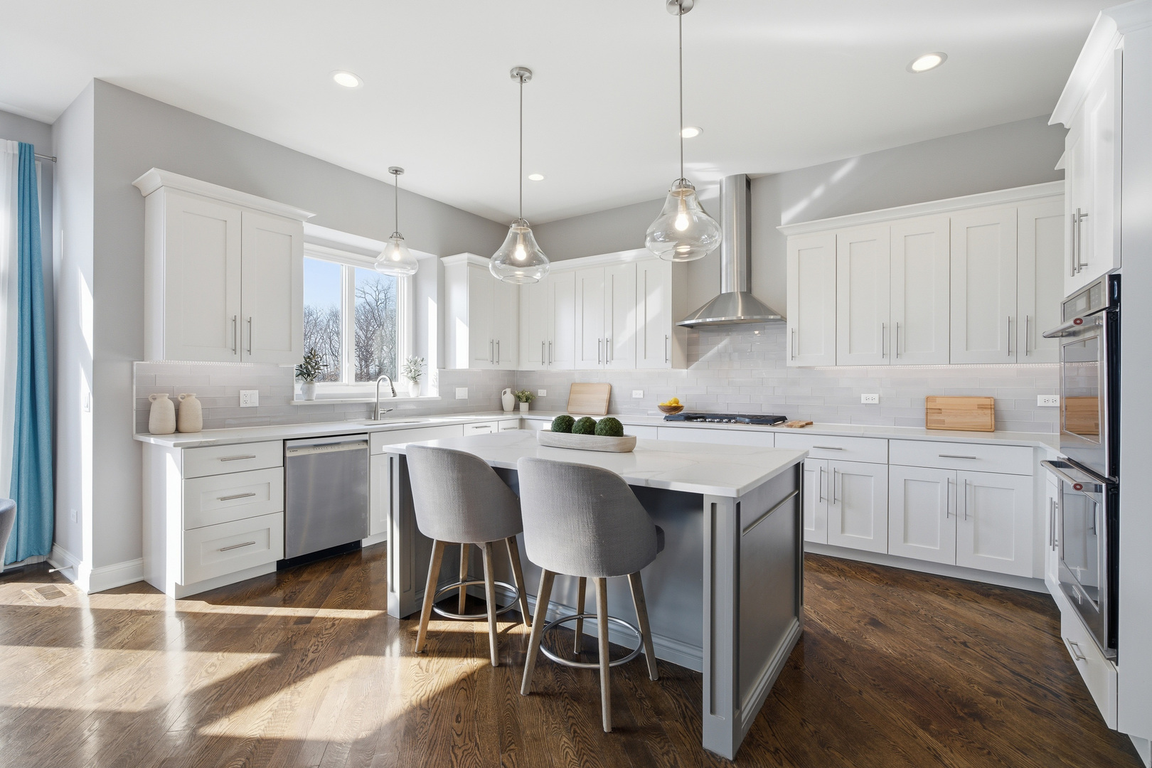 28 Pinnacle Court Naperville, IL 60565 - Photo 3 of 40 a kitchen with a sink white cabinets and stainless steel appliances