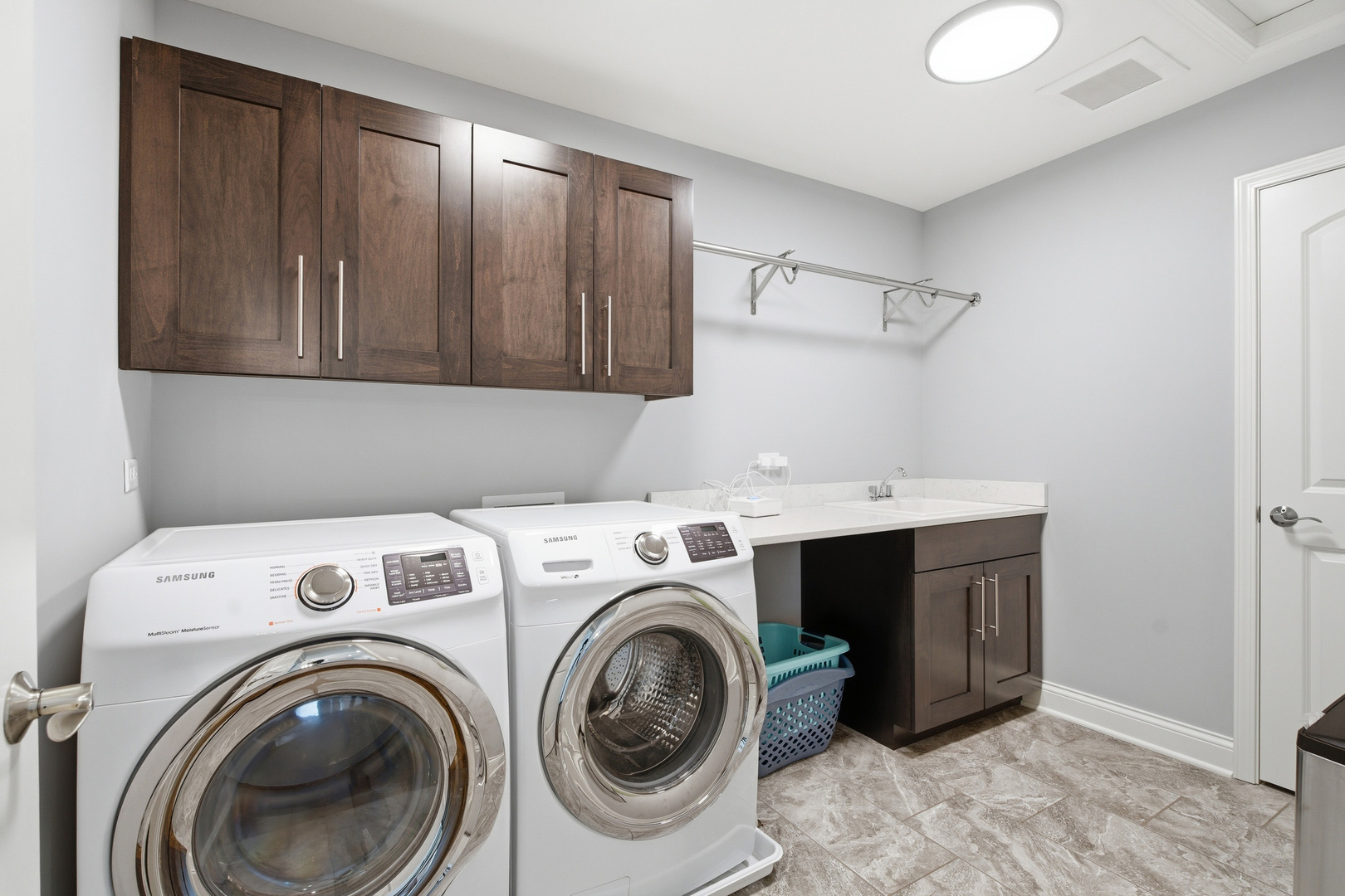 28 Pinnacle Court Naperville, IL 60565 - Photo 34 of 40 a utility room with dryer and washer