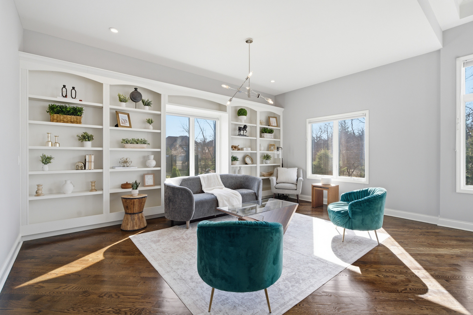 28 Pinnacle Court Naperville, IL 60565 - Photo 9 of 40 a living room with furniture and a potted plant