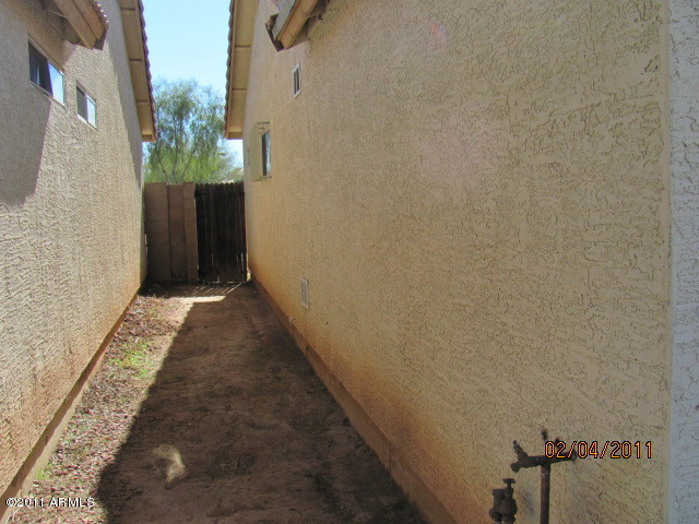 8415 West Almeria Road Phoenix, AZ 85037 - Photo 15 of 18 SIDE