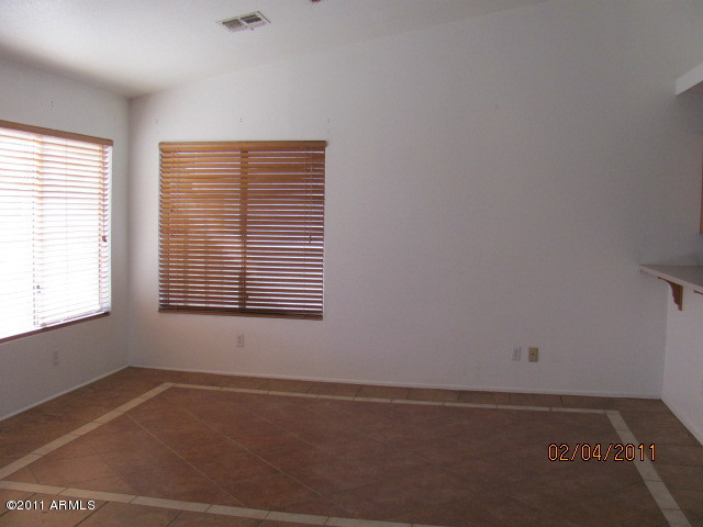 8415 West Almeria Road Phoenix, AZ 85037 - Photo 5 of 18 LIVING ROOM