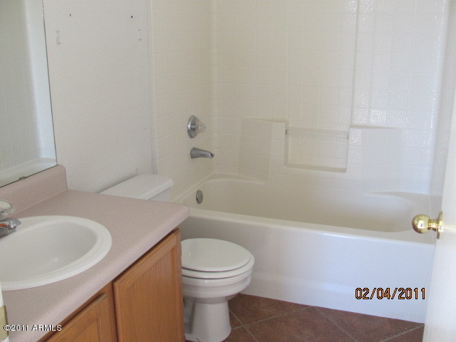 8415 West Almeria Road Phoenix, AZ 85037 - Photo 9 of 18 MASTER BATHROOM