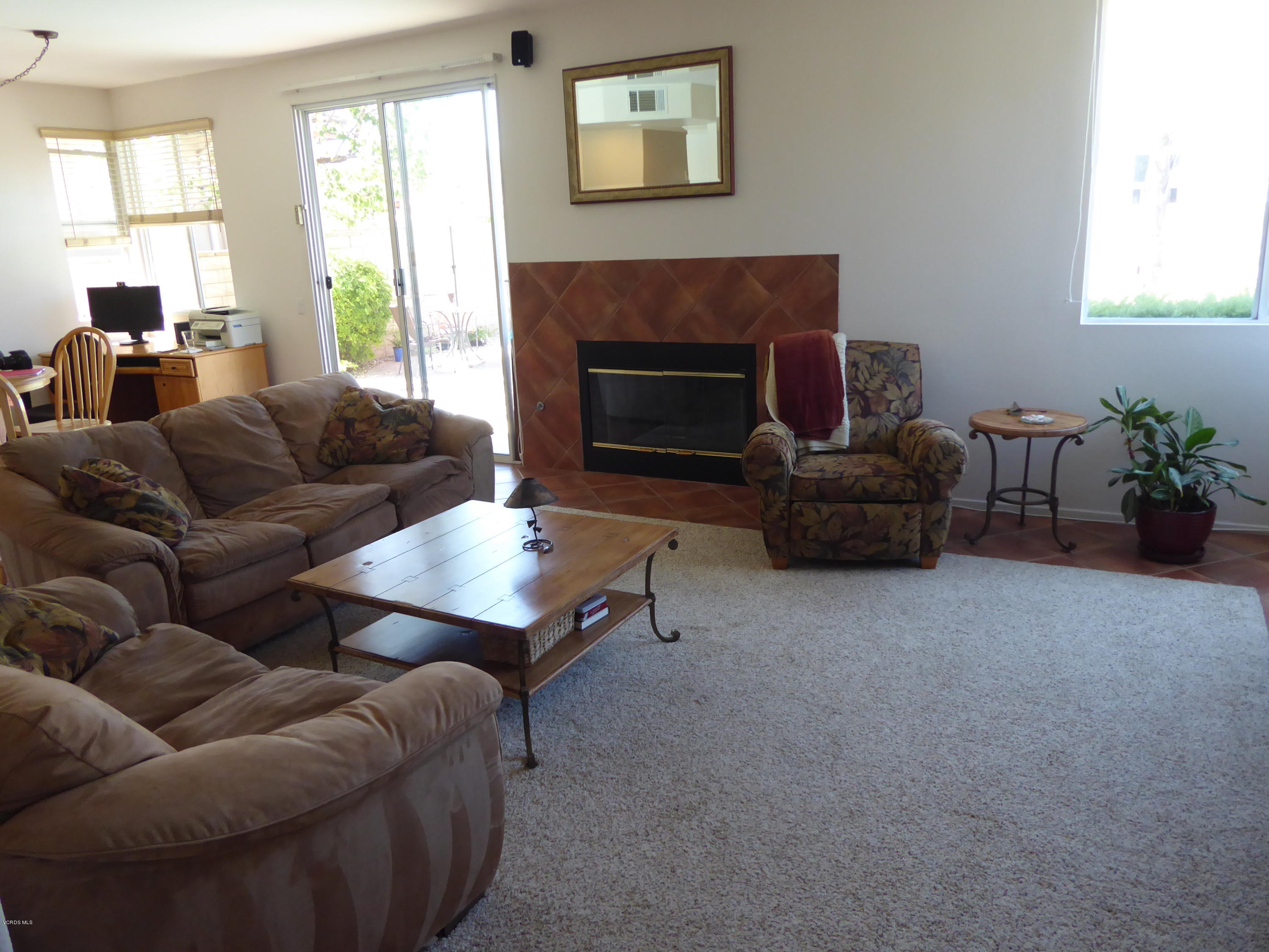 6159 Maple Court Simi Valley, CA 93063 - Photo 12 of 41 Family Room (2)