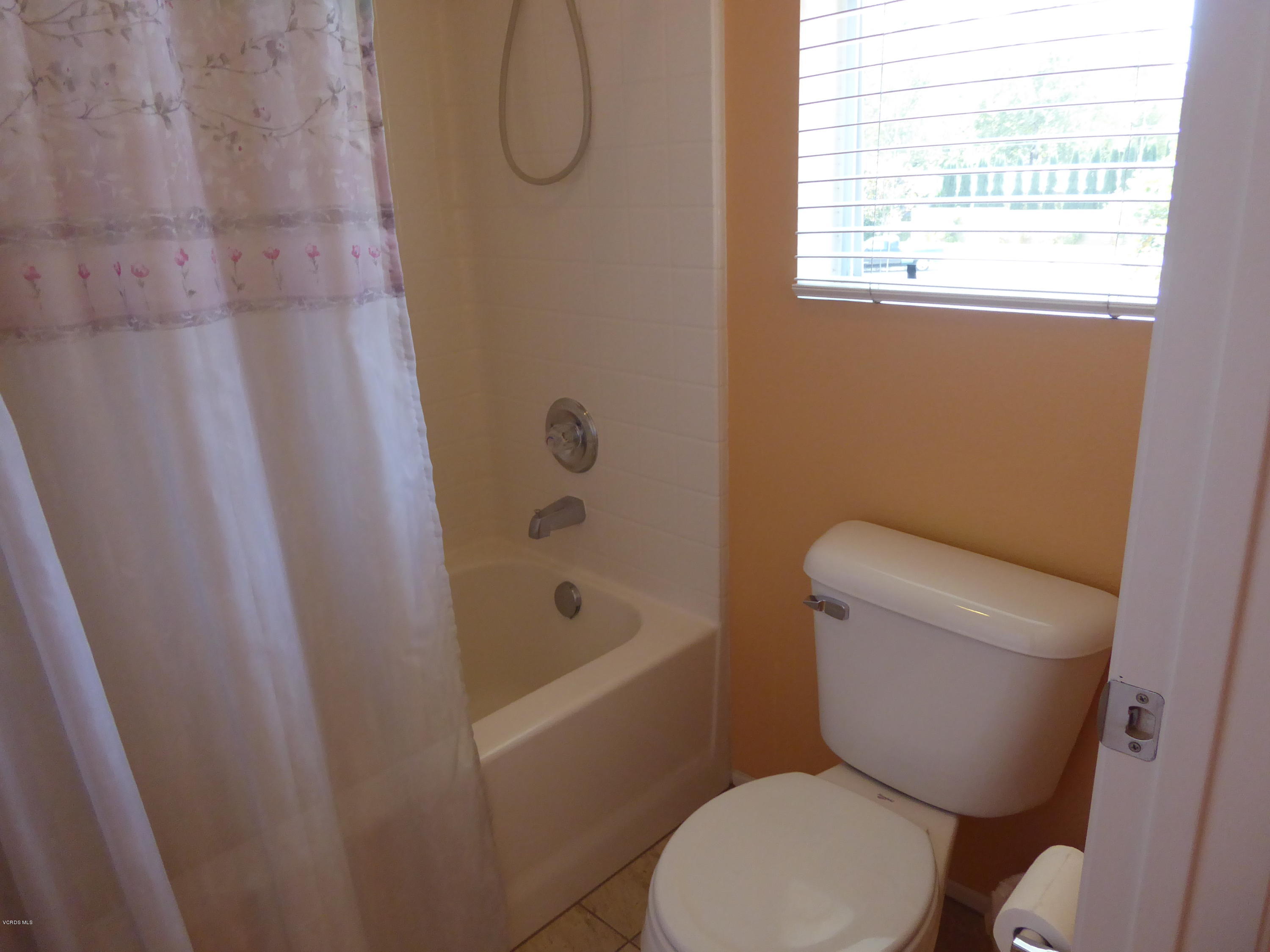 6159 Maple Court Simi Valley, CA 93063 - Photo 29 of 41 Guest Bath (3)