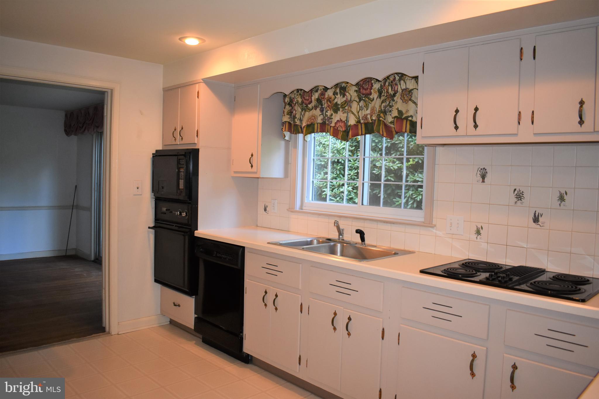 3227 Sawmill Road Newtown Square, PA 19073 - Photo 10 of 21
