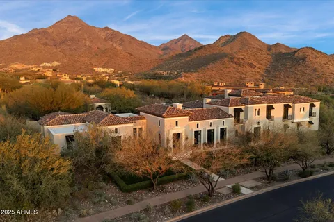 $10,500,000 | 10244 East Hualapai Drive, Scottsdale, AZ 85255
