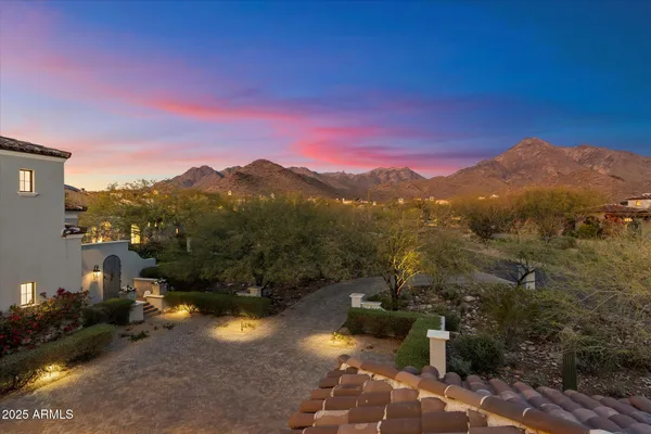 $10,000,000 | 10244 East Hualapai Drive, Scottsdale, AZ 85255