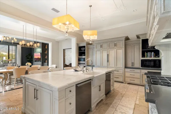 $10,000,000 | 10244 East Hualapai Drive, Scottsdale, AZ 85255