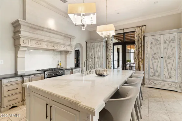 $10,000,000 | 10244 East Hualapai Drive, Scottsdale, AZ 85255