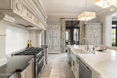 $10,000,000 | 10244 East Hualapai Drive, Scottsdale, AZ 85255