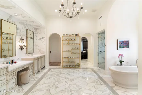 $10,500,000 | 10244 East Hualapai Drive, Scottsdale, AZ 85255