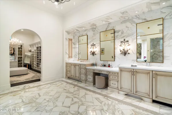 $10,000,000 | 10244 East Hualapai Drive, Scottsdale, AZ 85255