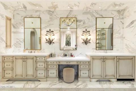 $10,000,000 | 10244 East Hualapai Drive, Scottsdale, AZ 85255