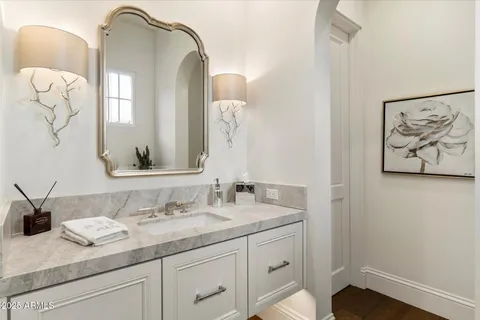 $10,000,000 | 10244 East Hualapai Drive, Scottsdale, AZ 85255