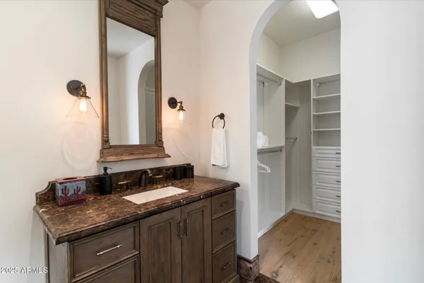 $10,000,000 | 10244 East Hualapai Drive, Scottsdale, AZ 85255